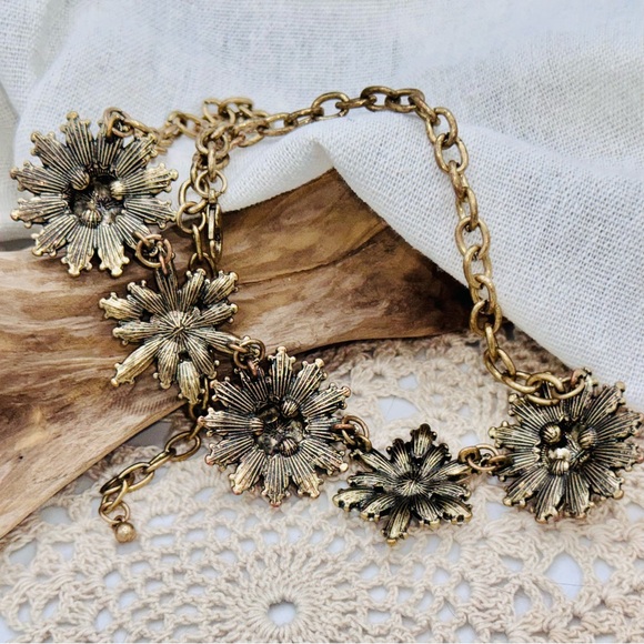 Vintage Sparkling Rhinestone Floral Statement Necklace - Picture 5 of 5
